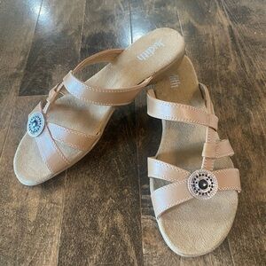 NWOT Judith Nude Sandals Size 7 1/2